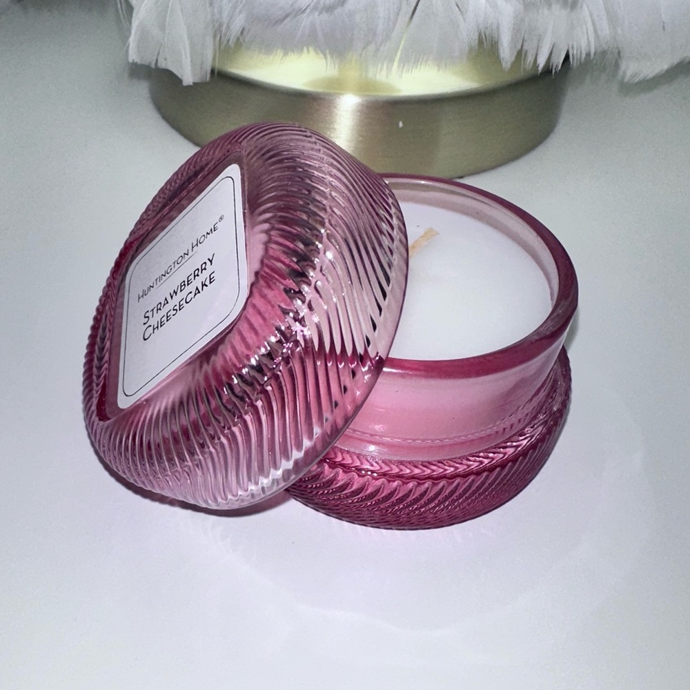 Huntington Home‎ Macaroon Pink Candle - Strawberry Cheesecake, glass candle NEW